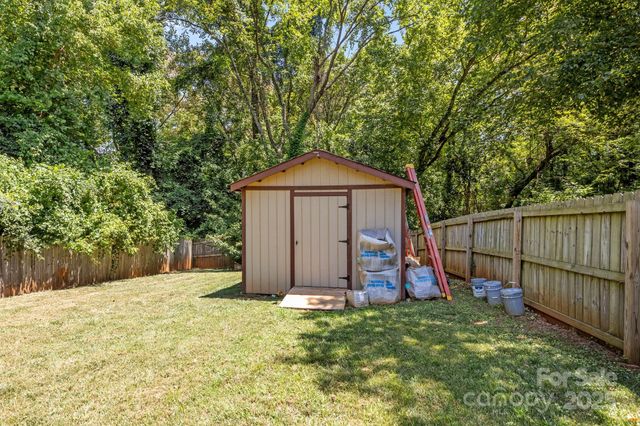822 Lakehill Road, Charlotte, NC 28214
