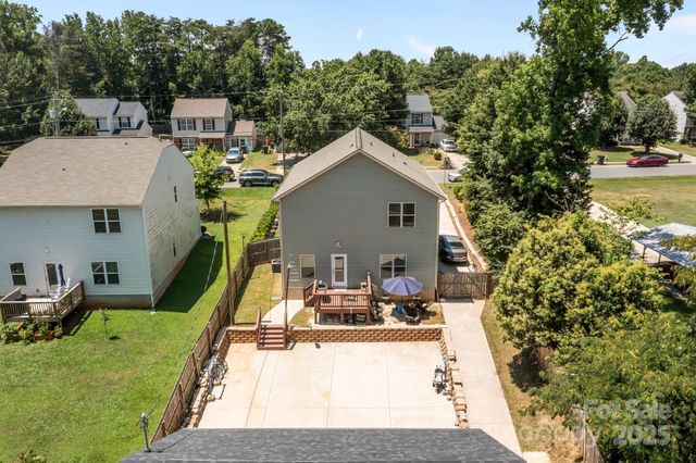 822 Lakehill Road, Charlotte, NC 28214