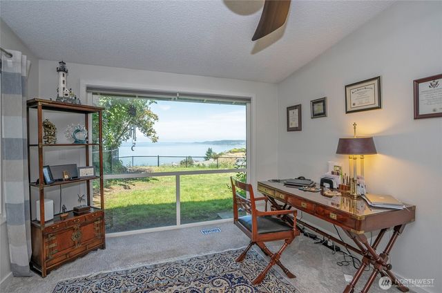 96 Kim Court, Steilacoom, WA 98388