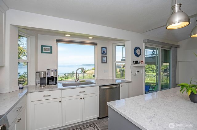 96 Kim Court, Steilacoom, WA 98388