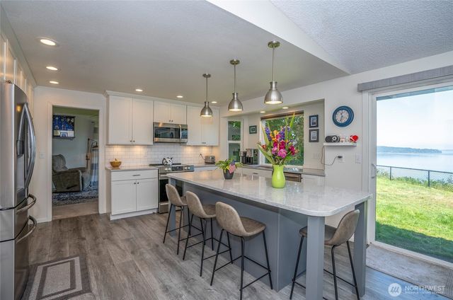 96 Kim Court, Steilacoom, WA 98388