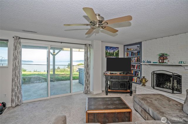 96 Kim Court, Steilacoom, WA 98388