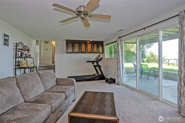 96 Kim Court, Steilacoom, WA 98388