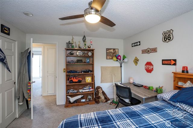 96 Kim Court, Steilacoom, WA 98388