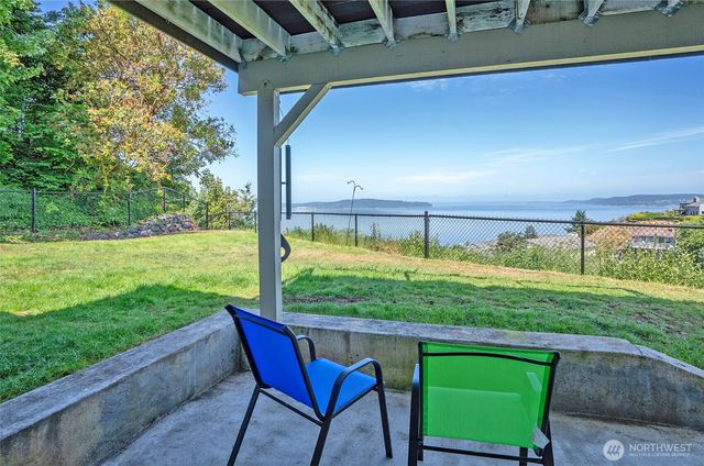 96 Kim Court, Steilacoom, WA 98388