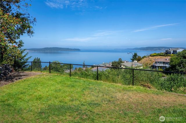 96 Kim Court, Steilacoom, WA 98388