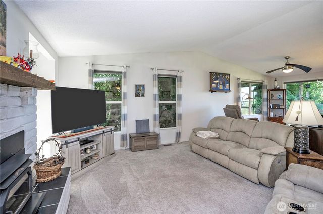 96 Kim Court, Steilacoom, WA 98388