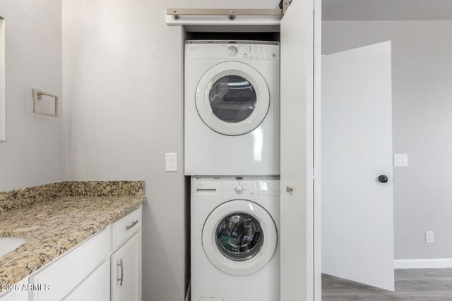 1633 E LAKESIDE Drive 67, Gilbert, AZ 85234