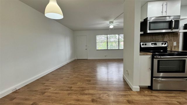 300 SW 134TH WY 304E, Pembroke Pines, FL 33027