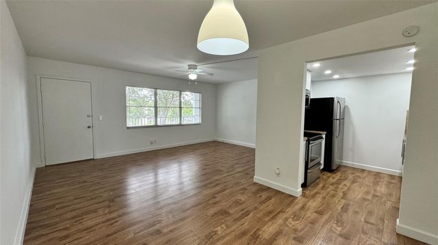 300 SW 134TH WY 304E, Pembroke Pines, FL 33027