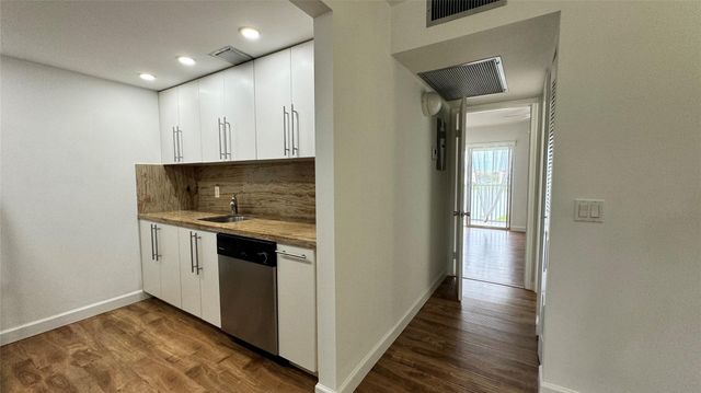 300 SW 134TH WY 304E, Pembroke Pines, FL 33027