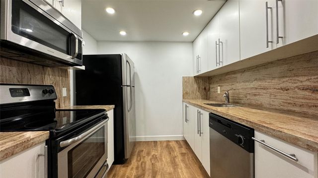 300 SW 134TH WY 304E, Pembroke Pines, FL 33027