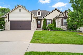 3208 CRABAPPLE LN, Columbia, MO 65203