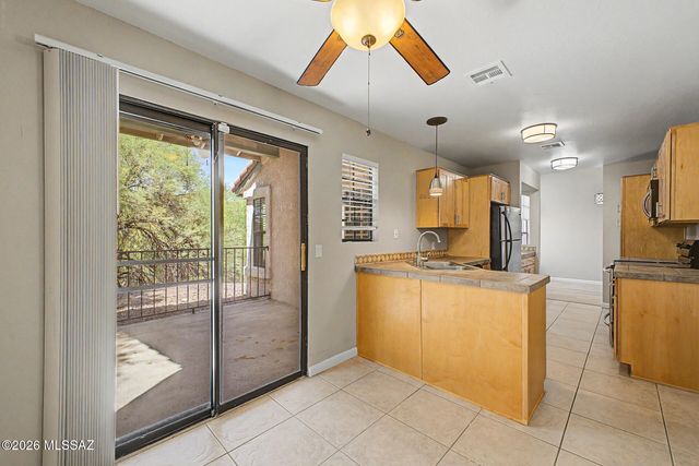 6415 N Tierra de las Catalinas Apt 38, Tucson, AZ 85718