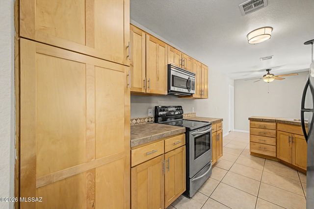 6415 N Tierra de las Catalinas Apt 38, Tucson, AZ 85718