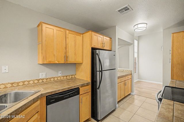 6415 N Tierra de las Catalinas Apt 38, Tucson, AZ 85718