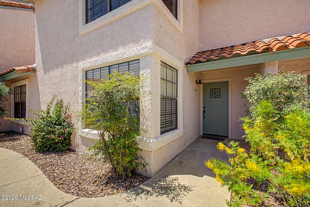 6415 N Tierra de las Catalinas Apt 38, Tucson, AZ 85718