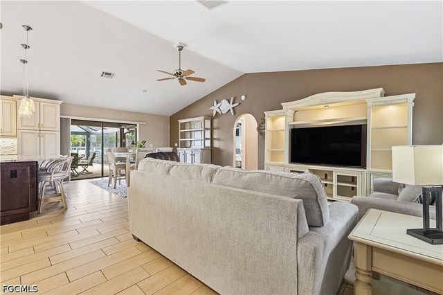 2018 SE 29th ST, Cape Coral, FL 33904