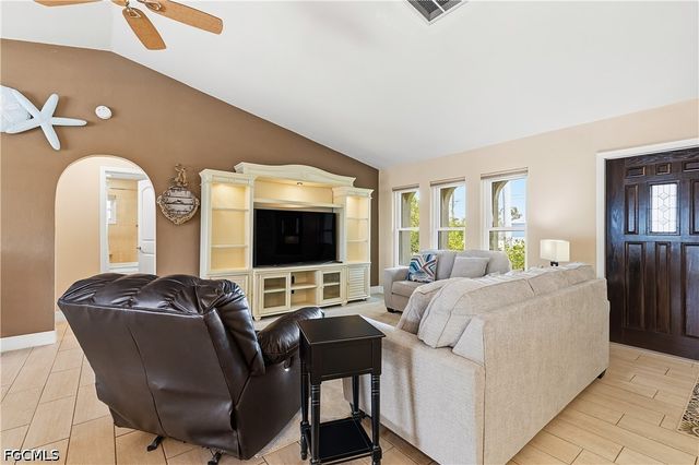 2018 SE 29th ST, Cape Coral, FL 33904