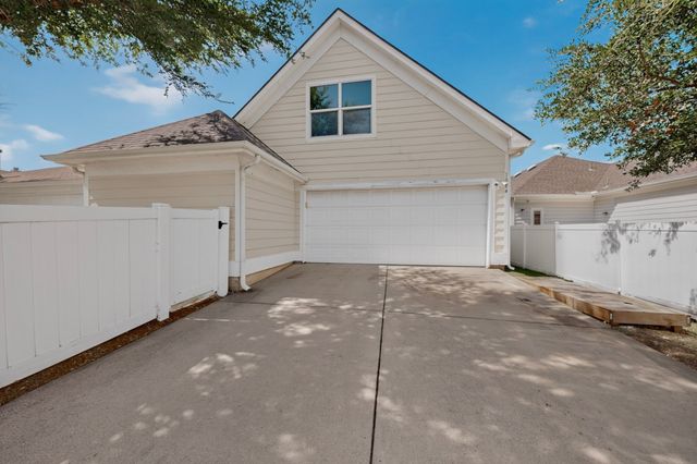 1024 Charleston Lane, Savannah, TX 76227
