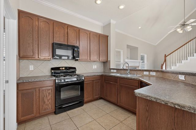1024 Charleston Lane, Savannah, TX 76227