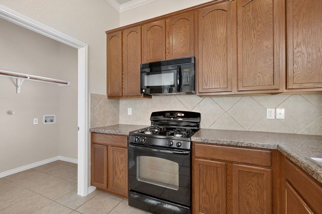 1024 Charleston Lane, Savannah, TX 76227