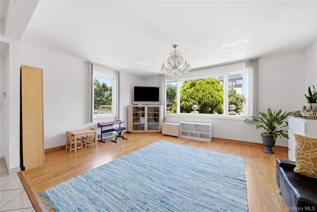 4082 Ocean Avenue, Brooklyn, NY 11235