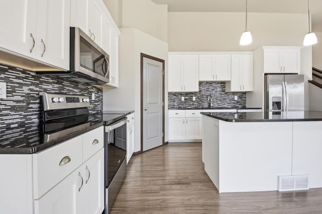 1125 29th Avenue W, West Fargo, ND 58078