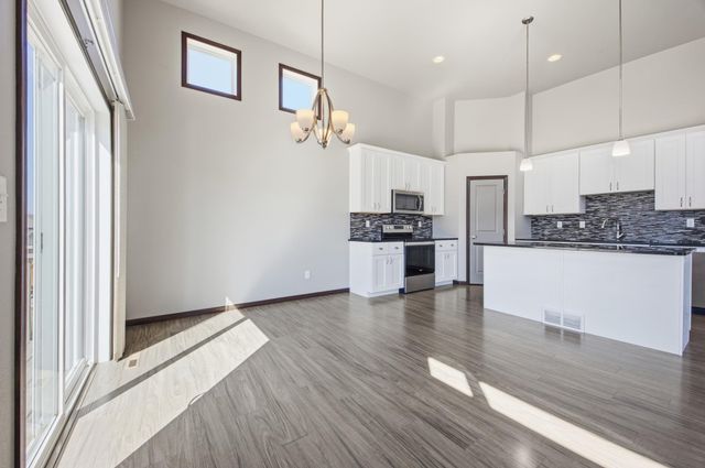 1125 29th Avenue W, West Fargo, ND 58078