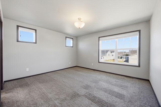 1125 29th Avenue W, West Fargo, ND 58078