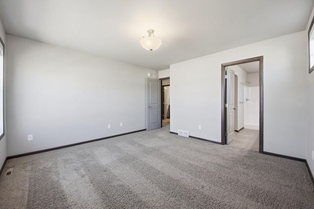 1125 29th Avenue W, West Fargo, ND 58078