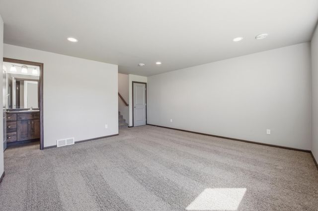 1125 29th Avenue W, West Fargo, ND 58078