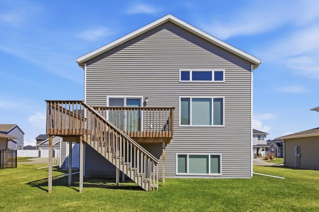 1125 29th Avenue W, West Fargo, ND 58078