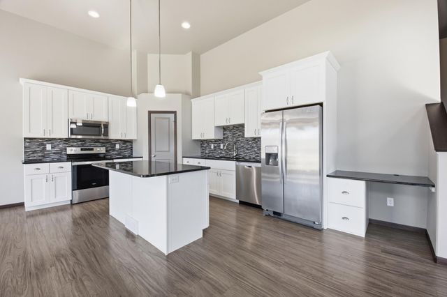 1125 29th Avenue W, West Fargo, ND 58078