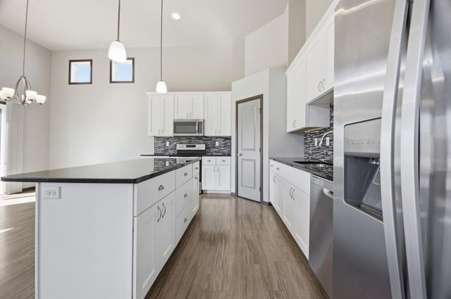 1125 29th Avenue W, West Fargo, ND 58078