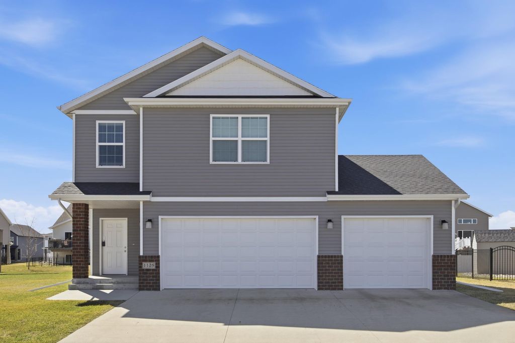 1125 29th Avenue W, West Fargo, ND 58078
