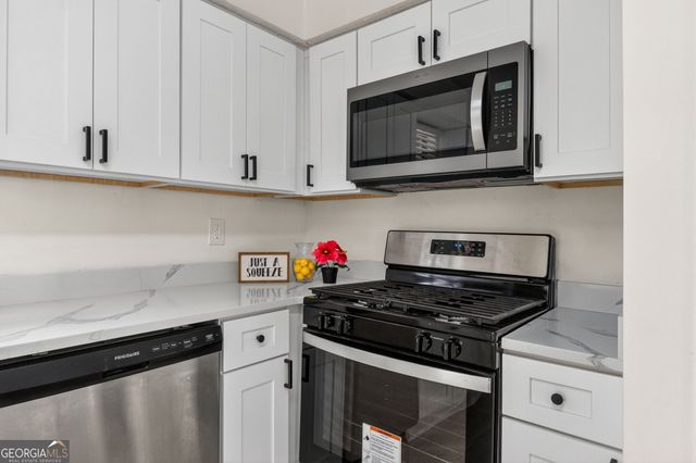 8878 Burnham Way, Jonesboro, GA 30238