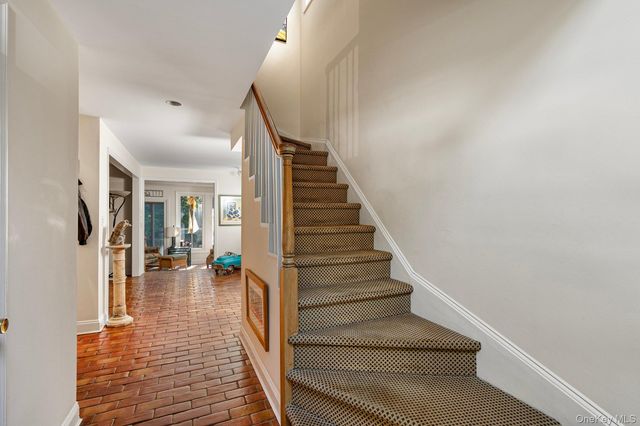 29 Argyle, Albertson, NY 11507