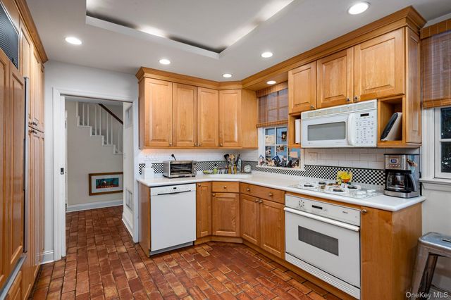 29 Argyle, Albertson, NY 11507