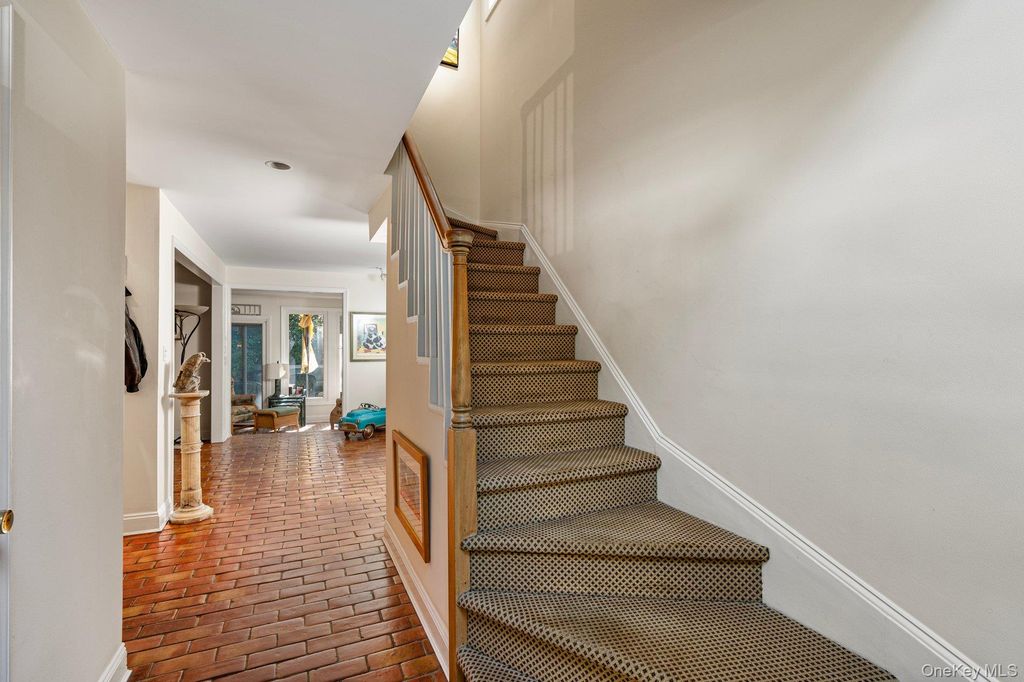 29 Argyle, Albertson, NY 11507 — photo 4