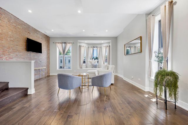 3330 S Indiana Avenue 2S, Chicago, IL 60616