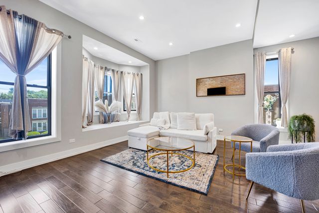 3330 S Indiana Avenue 2S, Chicago, IL 60616