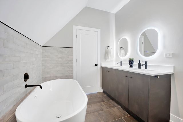 3330 S Indiana Avenue 2S, Chicago, IL 60616