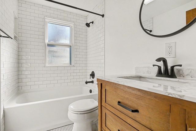 1616 Churchill Drive, South Bend, IN 46617