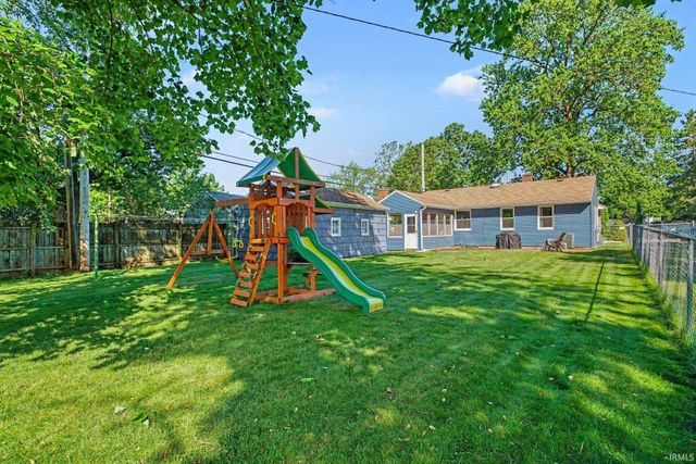 1616 Churchill Drive, South Bend, IN 46617