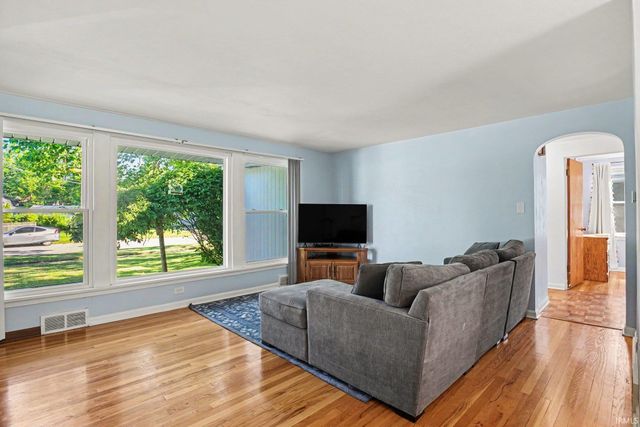 1616 Churchill Drive, South Bend, IN 46617