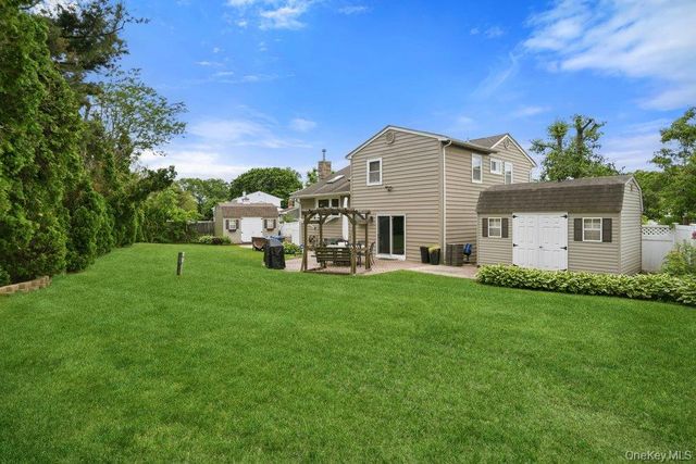 48 Lawrence Avenue, Holbrook, NY 11741