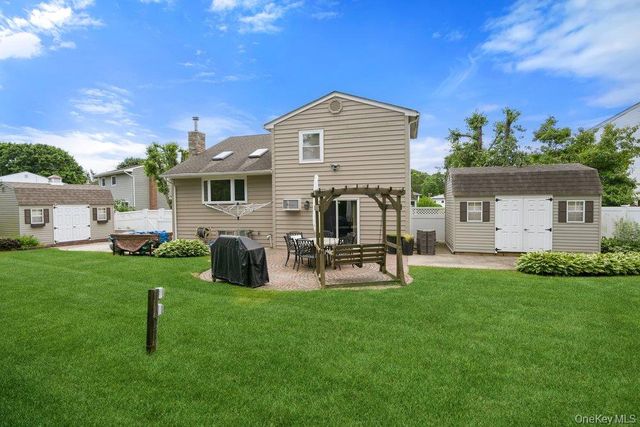 48 Lawrence Avenue, Holbrook, NY 11741