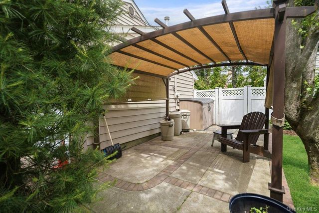 48 Lawrence Avenue, Holbrook, NY 11741
