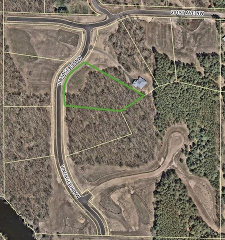 20041 Vintage Drive NW, Oak Grove, MN 55303
